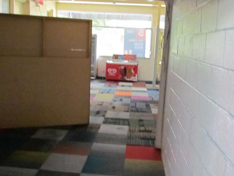 Shop 4/131-137 Botanical Road Takaro_2