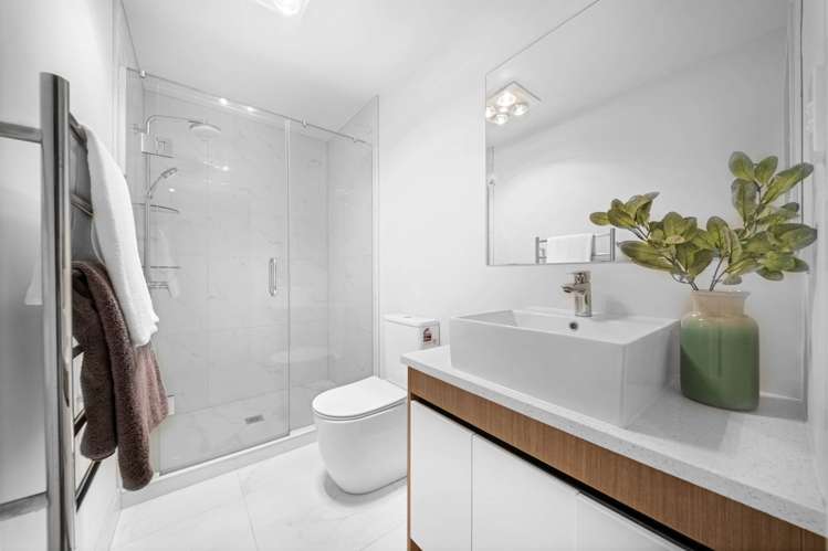 5 Puhakehake Place Flat Bush_12