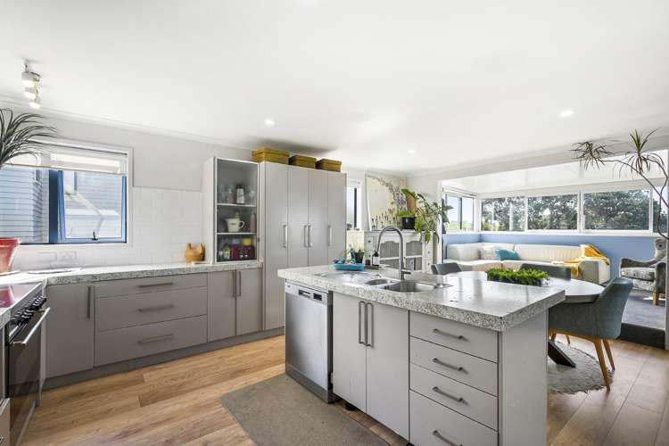 3/1013 Beach Road Torbay_13