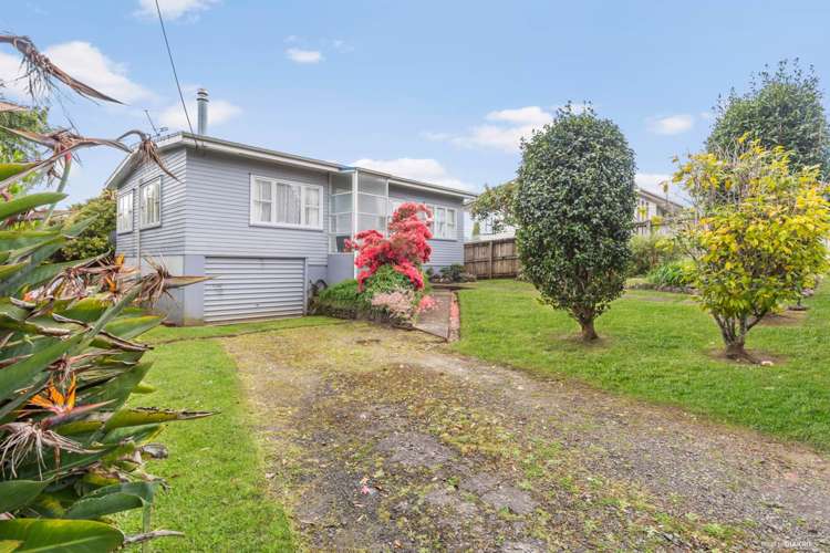 64 Sylvan Crescent Te Atatu South_1