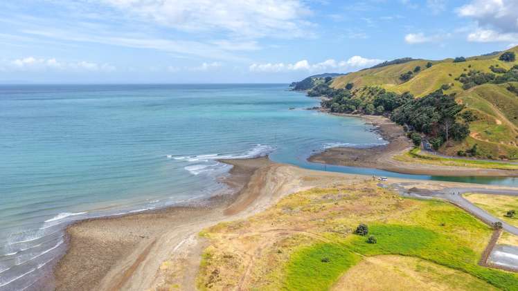 Tram 7 949 Thames Coast Road Waikawau_17