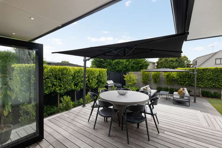 788 River Road Chartwell_14