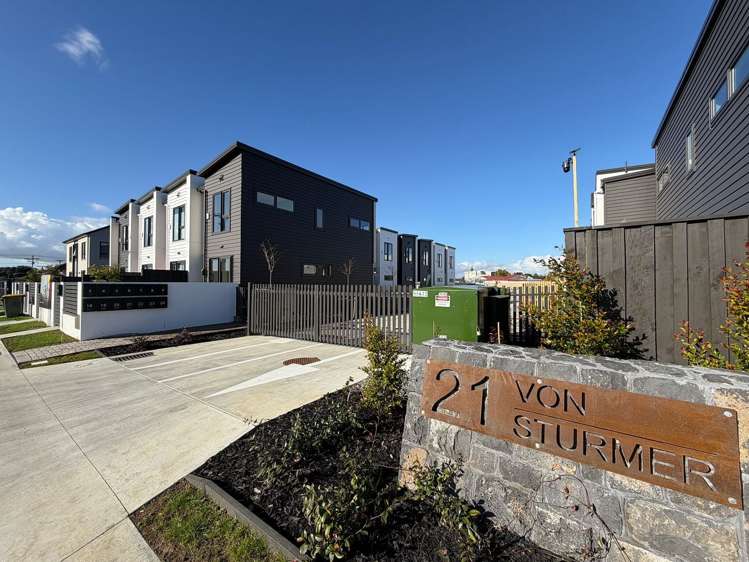 26/21 Von Sturmer Street Mangere East_16