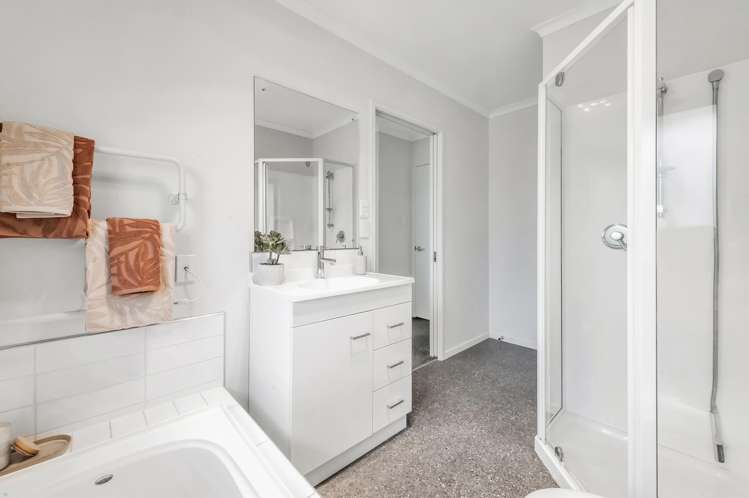 57 Farnborough Way Rolleston_15