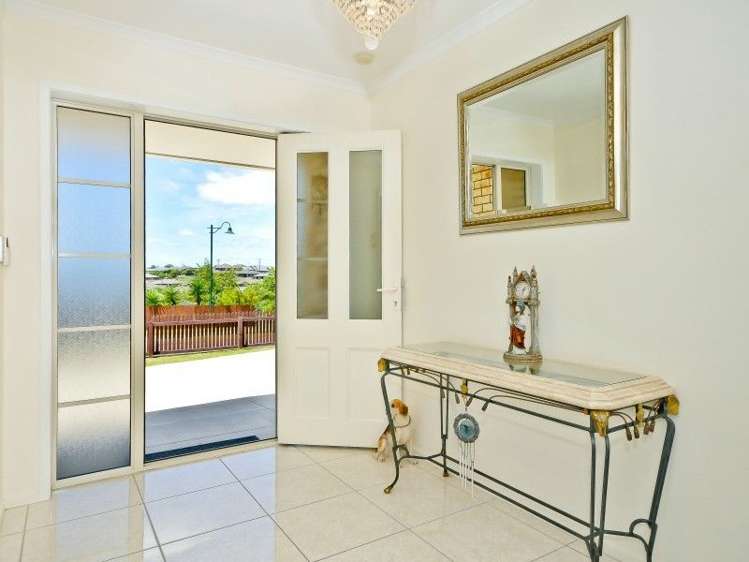 96 Farnborough Drive Grandview Heights_13