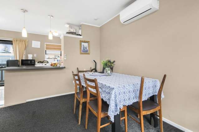2/10 Hatherley Place Clendon Park_2