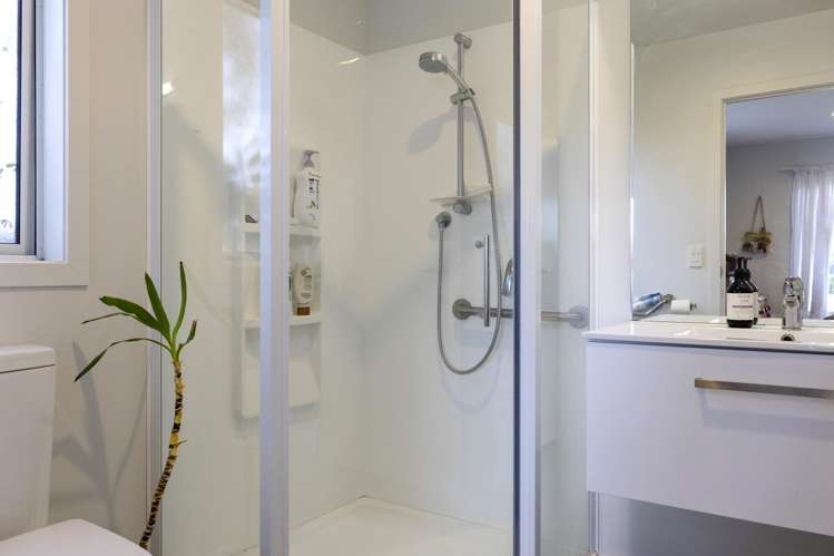 11 Maison Way Rangatira Park_14