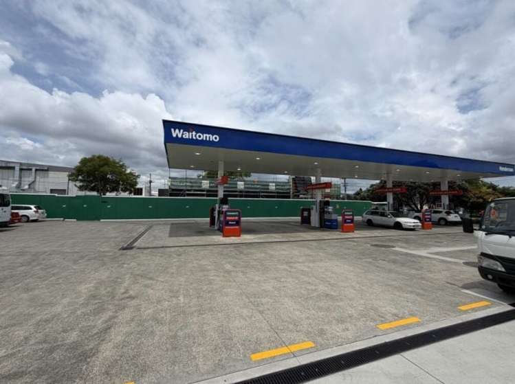 Retail 2/124 Henderson Valley Road Waitakere_9