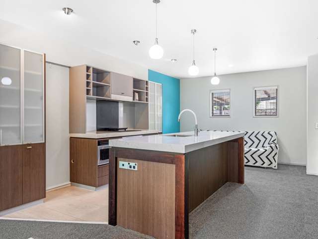 17/21 Hunters Park Drive Three Kings_4