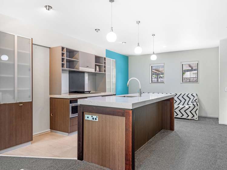 17/21 Hunters Park Drive Three Kings_3