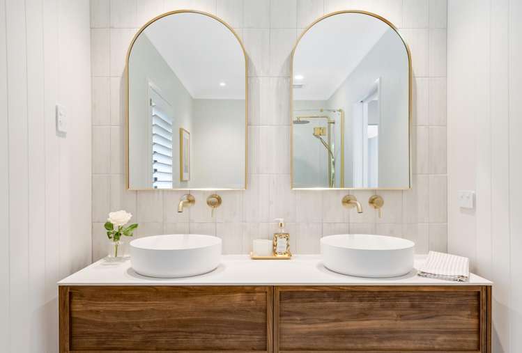 18 Ara-Kotinga Whitford_40