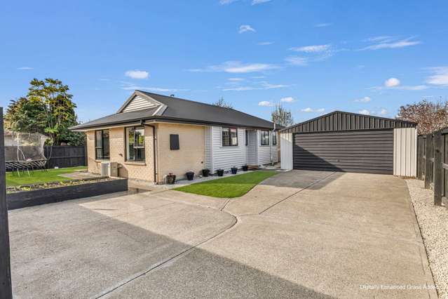 2022 Reconstructed home in top location.