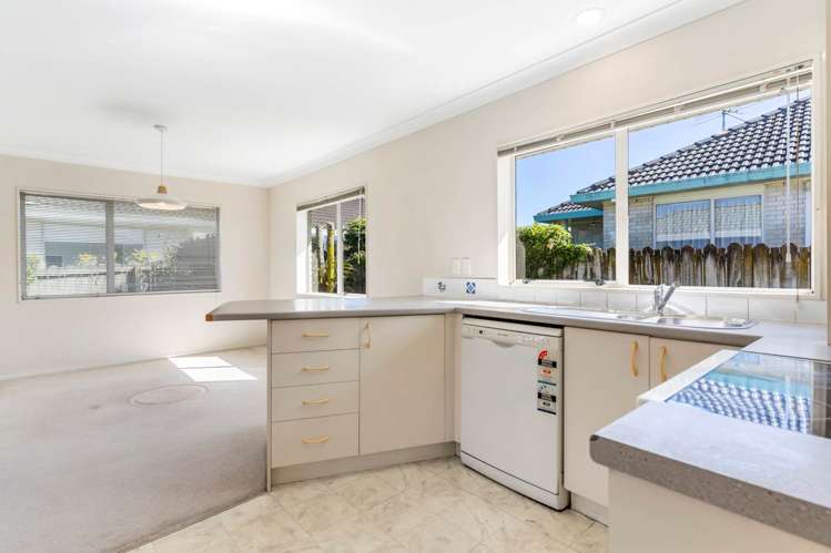 2/12 Astoria Place Northpark_11