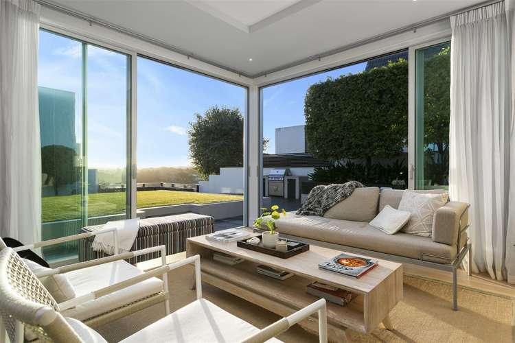 8/258 Hurstmere Road Takapuna_9