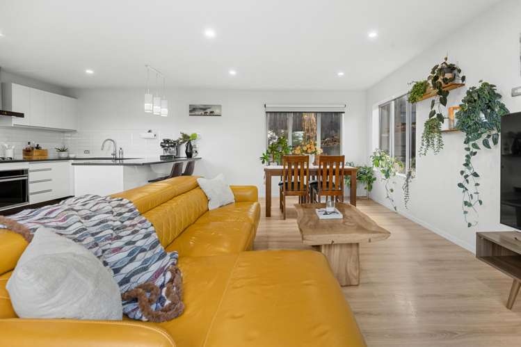 2/61 Albrecht Avenue_5