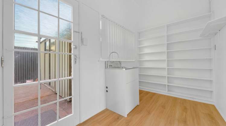 1/4 Russell Road Manurewa_11