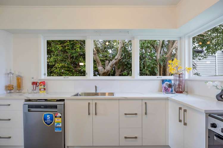1/221 Wairau Road Totara Vale_10