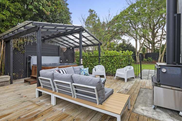 28 Moerangi Street West End_19