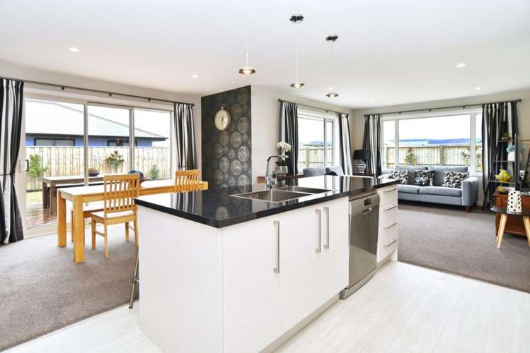 12 Bonecrusher Street Lincoln_23