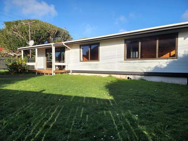 Tidy Sun filled Home- Prime Location