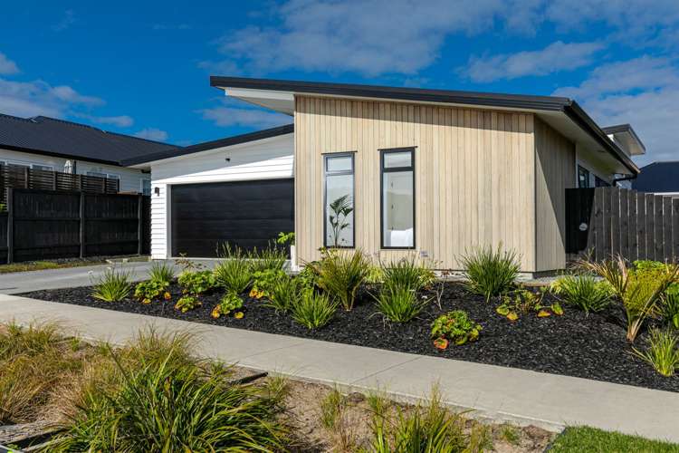 8 Betsy Lane Wainui_11