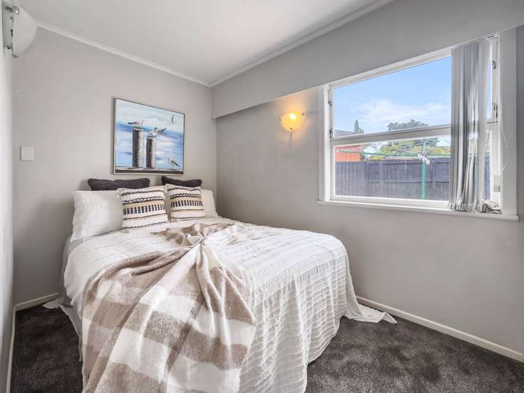 7 Lawrence Crescent Hill Park_11