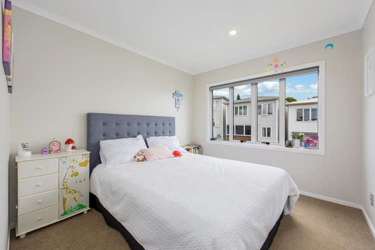 8 Panakenake Way Flat Bush_11