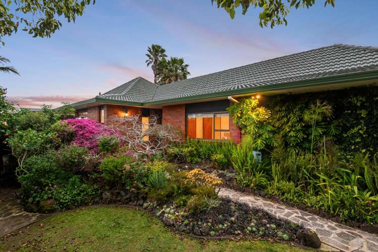 22 John Dee Crescent Red Beach_3