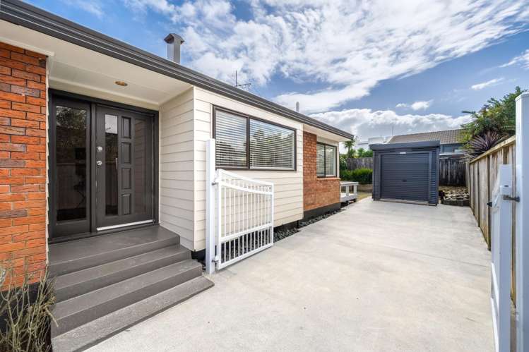 7 Pinewood Grove Botany Downs_2