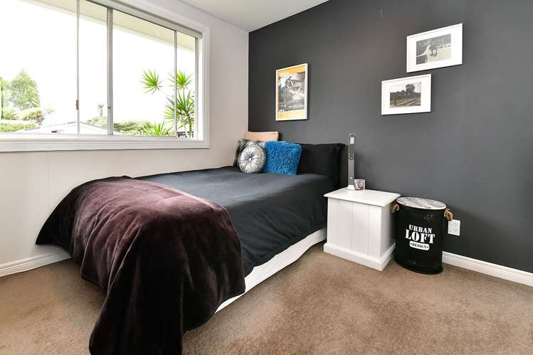 27 Doment Crescent Orewa_13