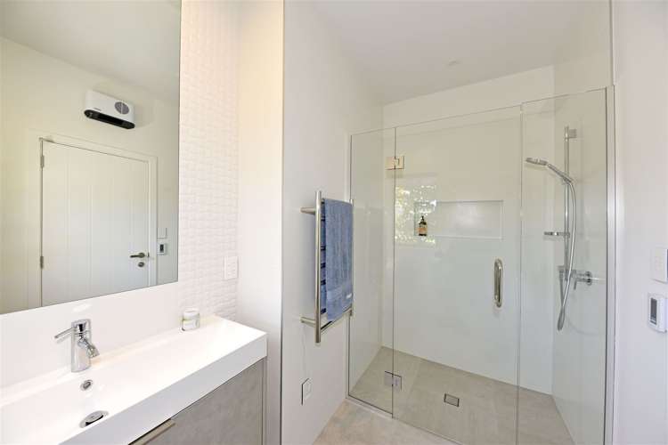 2 Challenger Lane Redcliffs_22