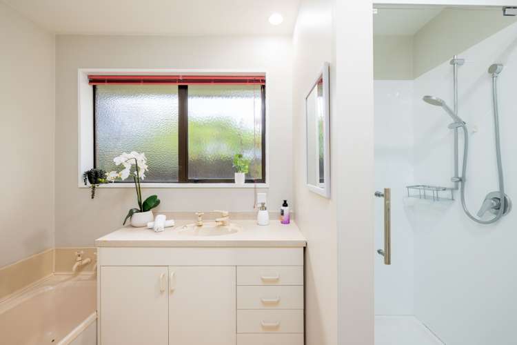 12 De Bloge Place Burwood_8