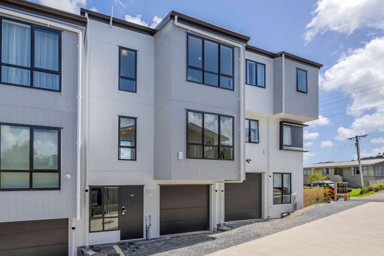 2/8 Sheehan Road Te Atatu South_16