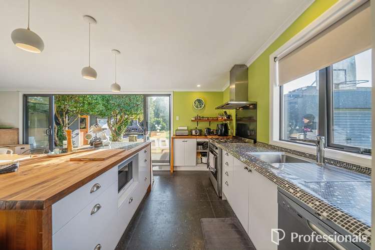 18 Burden Avenue Wainuiomata_3