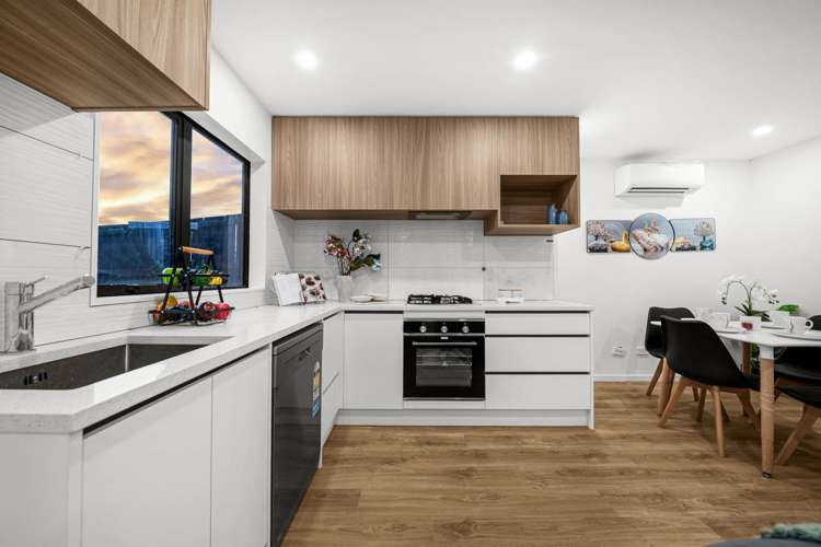 22A Miriam Corban Heights Henderson Heights_23