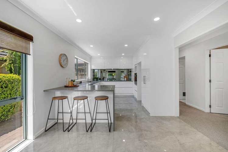 2/10 Simmental Crescent Somerville_4