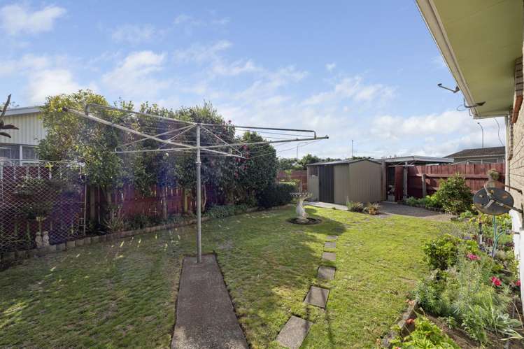 2/4 Severn Place Spotswood_23