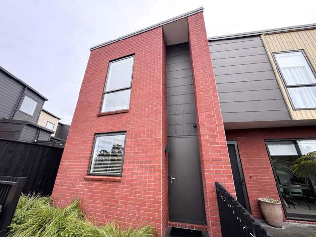 Modern Family Living in the Heart of Kumeu!