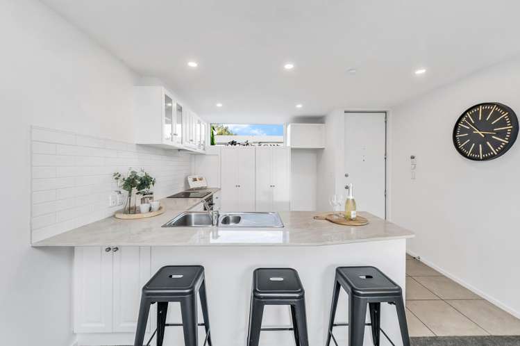 4/1010 Colombo Street Saint Albans_5