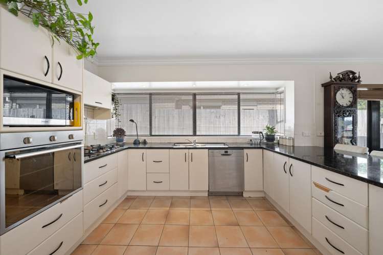 4 Castlehill Court Wattle Downs_2