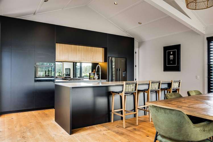 2 Pioneer Crescent Omaha_13