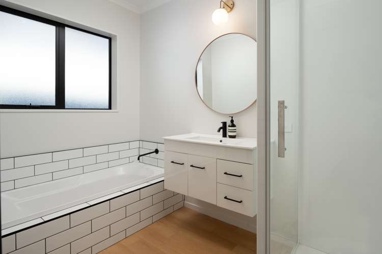 13b Richardson Avenue Burleigh_12