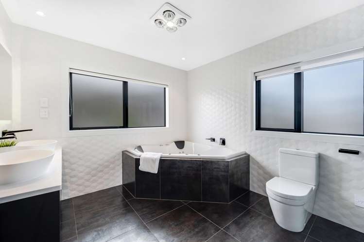 45 Armstrong Farm Drive East Tamaki Heights_19