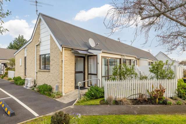 Peaceful Over 60s Retreat Near the Coast!