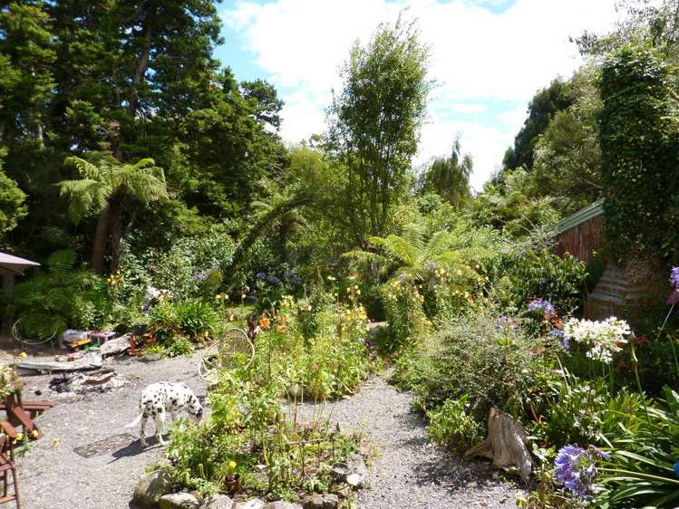 6 Newcastle Street Waimangaroa_1