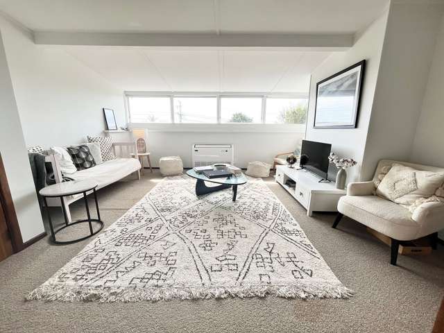 4 Bed Upstairs Villa Conversion - Close to Uni!