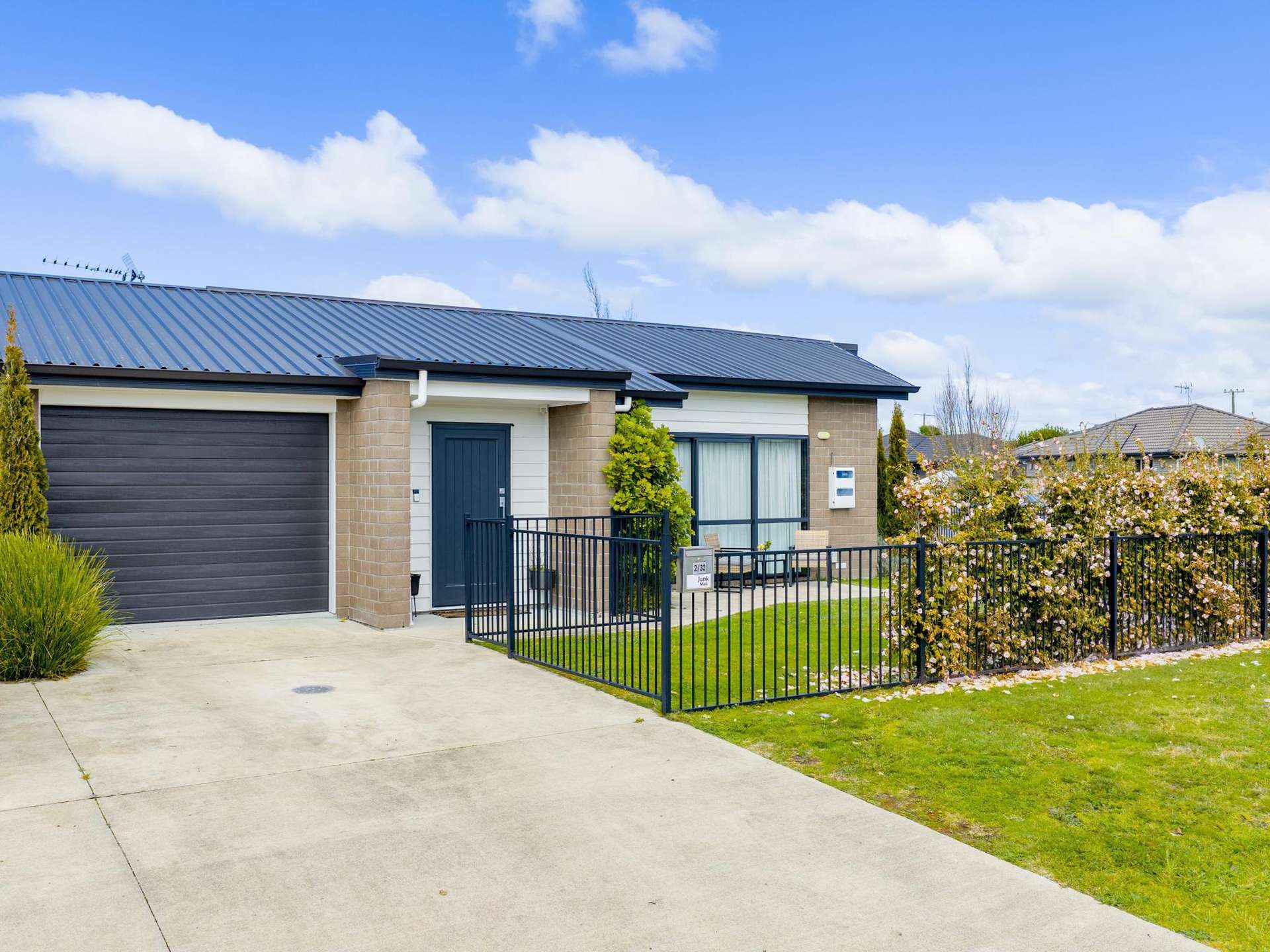 33B Saxbys Road Glenview_0