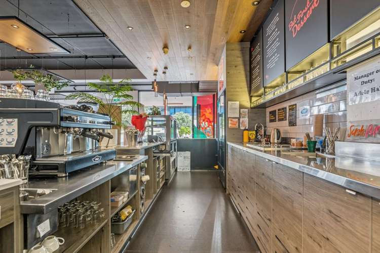 Unit 6/109 Devonport Road Tauranga Central_9