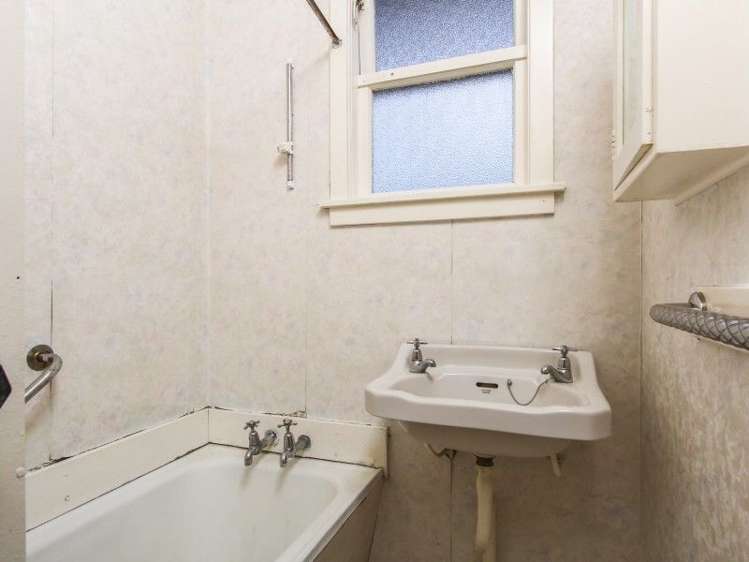 7 Aurora Avenue Wesley_8