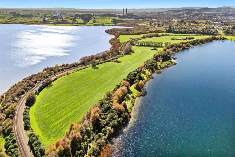 Weavers Crossing Road Huntly_5